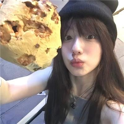 黑暗中的两个人